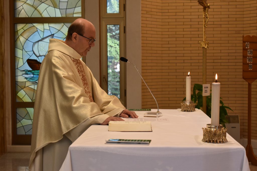 Fr. François du Penhoat taking the oath of service during the Eucharistic celebration following his election as Superior General of the Society of African Missions at the 22nd SMA General Assembly, held at the Sacred Heart Spirituality Centre in Rocca di Papa, Rome, on May 27, 2025.